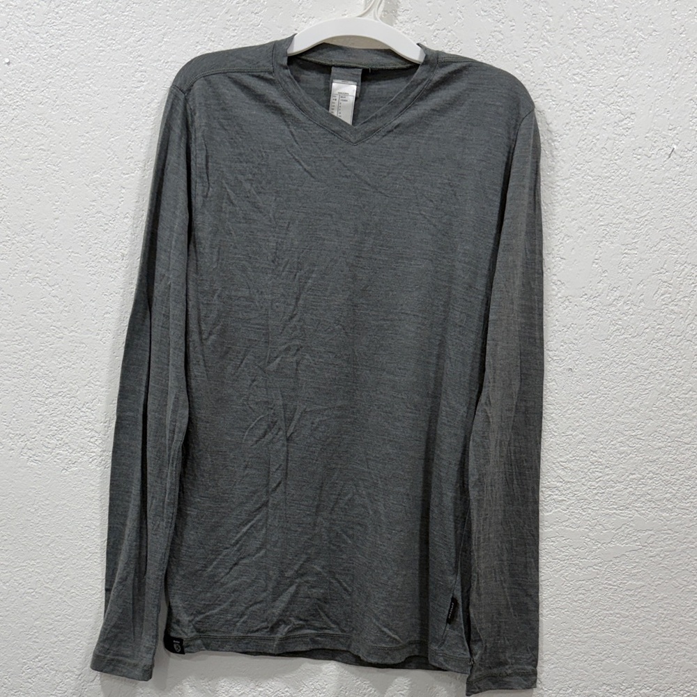 Decathalon Women’s High V-Neck Gray Merino Wool Long Sleeve Shirt